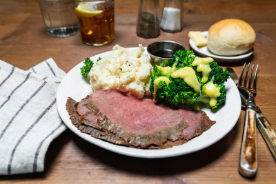 roast beef with cheesy broccoli and mashed potatoes
