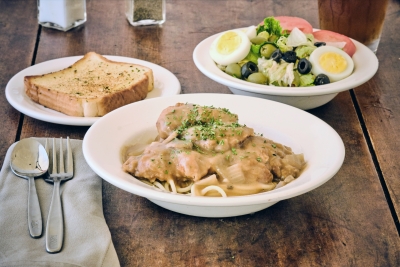 chicken marsala with garlic bread and a salad