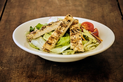 grilled chicken salad with tomatoes