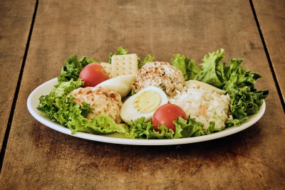 Salad Tri with crackeres, boiled eggs and tomatoes