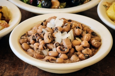 side of black eyed peas with onions