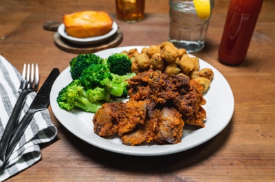 chicken liver with okra and broccoli